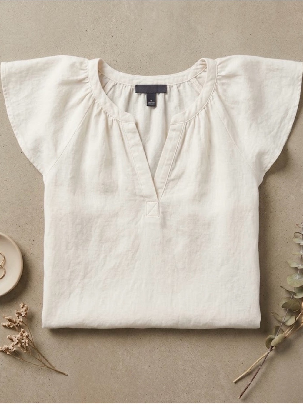Universal Thread Women's Flutter Sleeve V-Neck Shirt - Like New (Size Small)